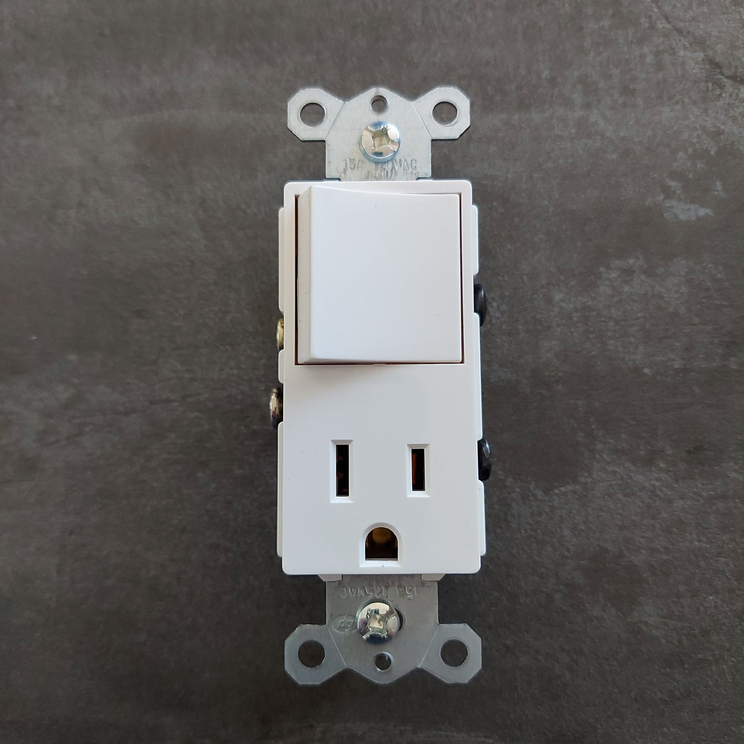 SWITCH COMBINACIO DECORA BLANCO 15 AMPS