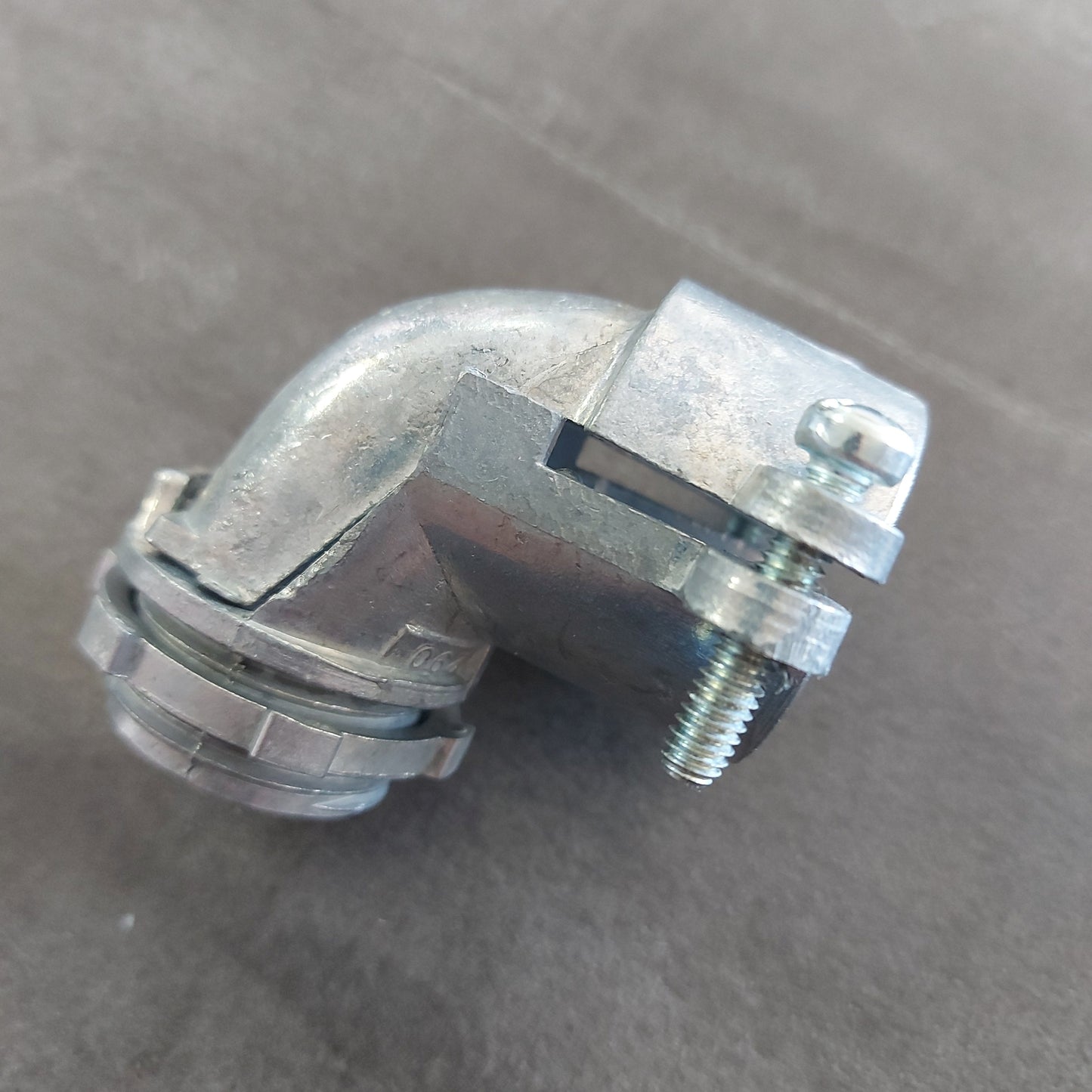 CONECTOR GREENFIELD 1'' CURVO