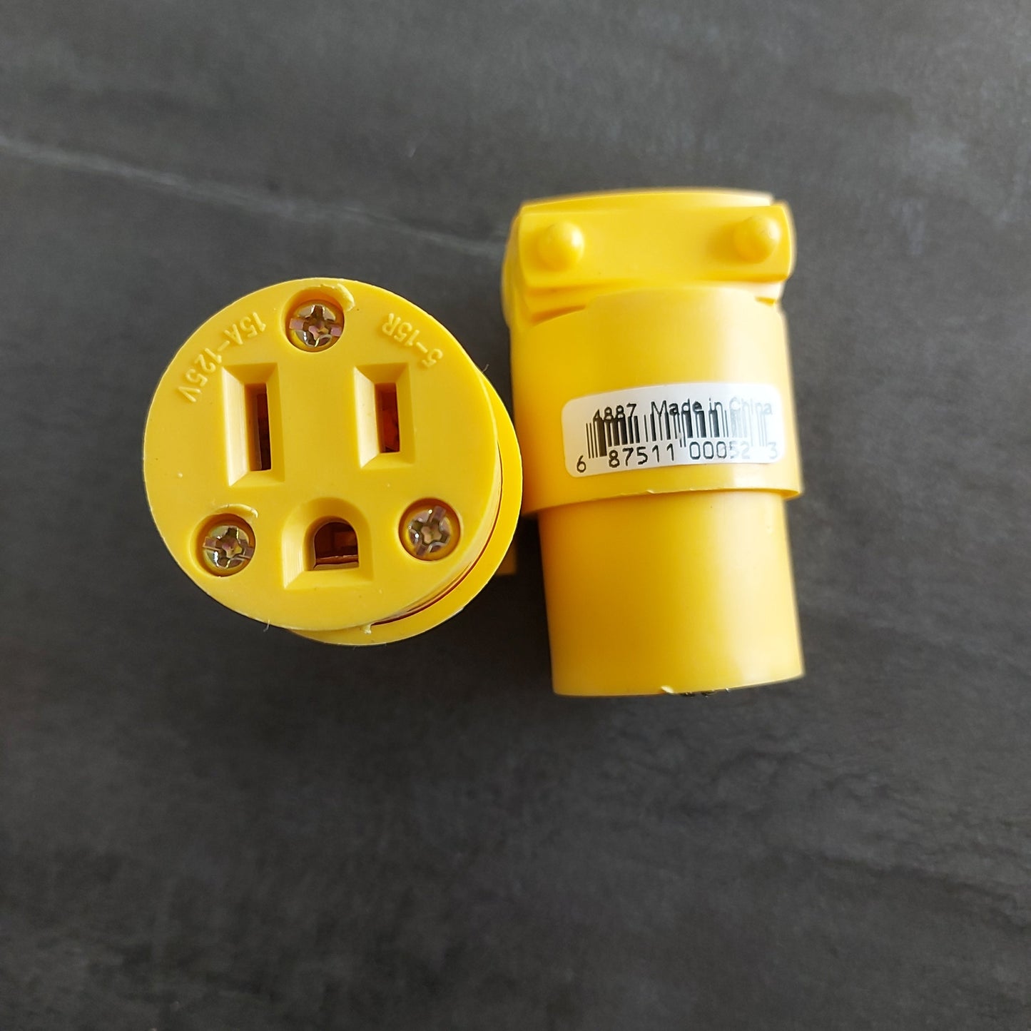 PLUG HEMBRA PLASTICO AMARLLO 15 AMPS (4887)